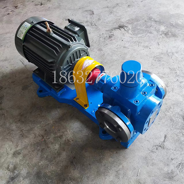 河南<a href='/pwjccq/pwjccq1.html'>拋丸機(jī)除塵器</a>在車間工作的圖片